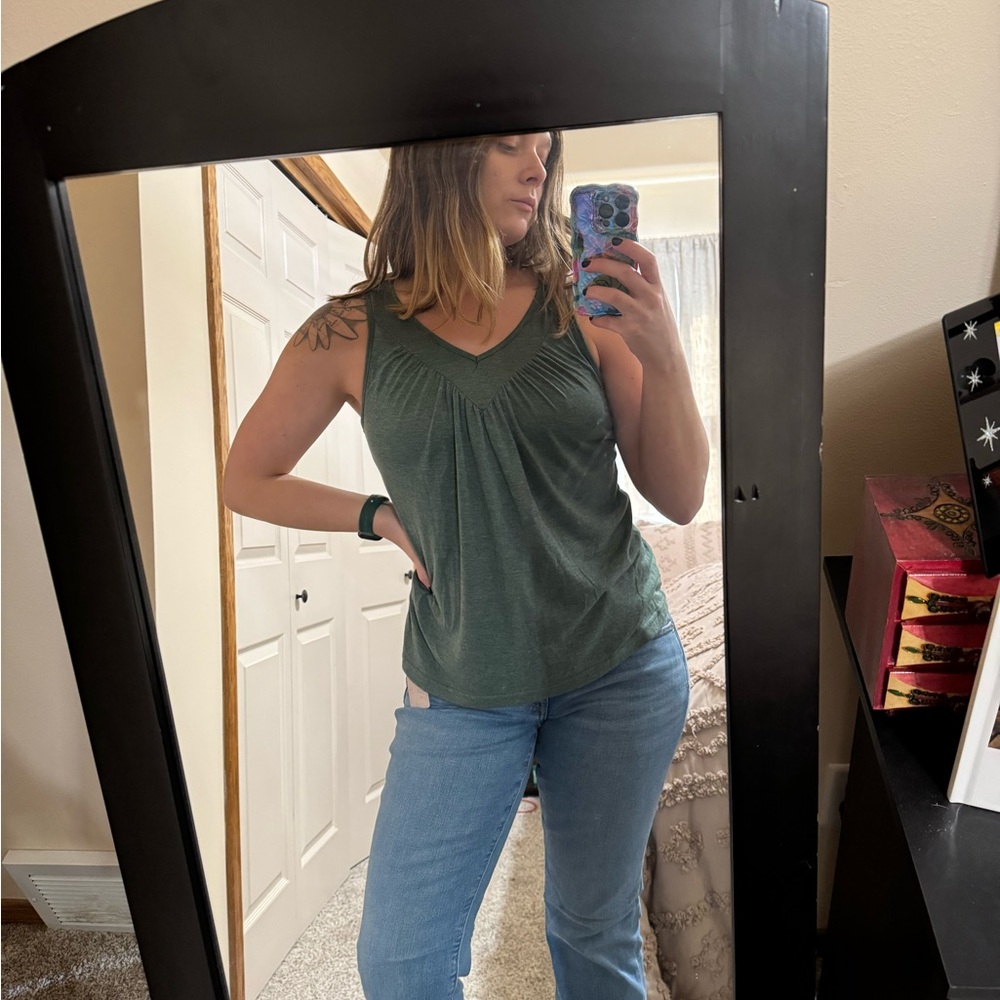 Women's Green Sleeveless Top